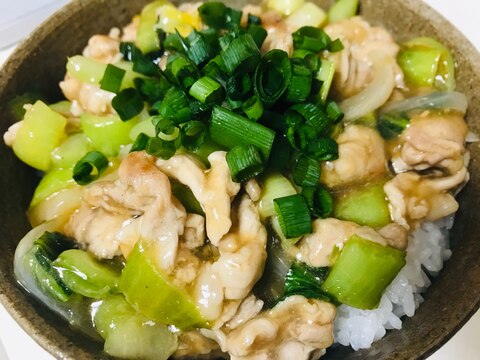 簡単！豚こま肉と青梗菜のとろみ丼♫